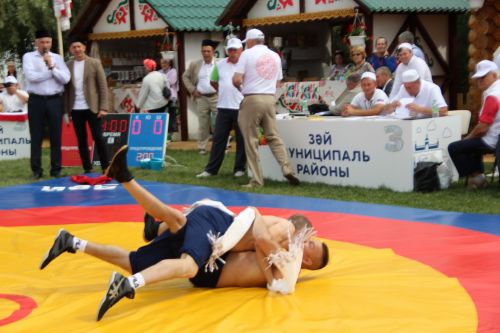 Заинское подворье украсило Сабантуй в Казани