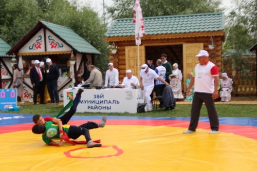 Заинское подворье украсило Сабантуй в Казани