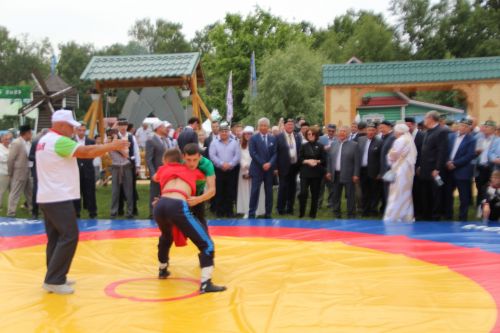 Заинское подворье украсило Сабантуй в Казани