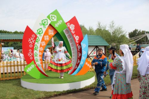 Заинское подворье украсило Сабантуй в Казани