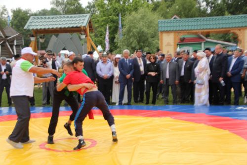 Заинское подворье украсило Сабантуй в Казани