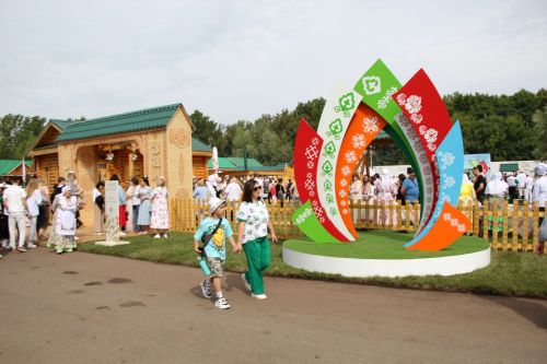 Заинское подворье украсило Сабантуй в Казани