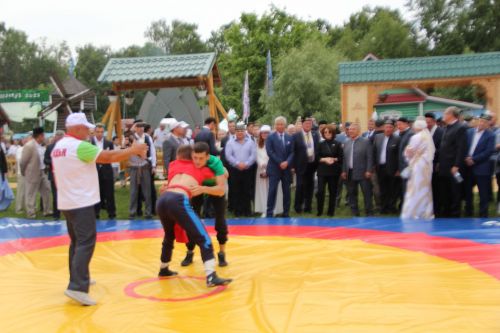 Заинское подворье украсило Сабантуй в Казани