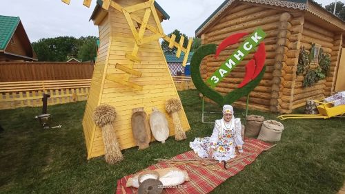 Раис Республики Татарстан посетил Заинское подворье на празднике Сабантуй