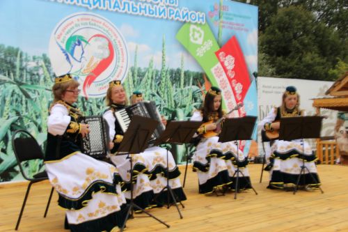 Заинское подворье украсило Сабантуй в Казани