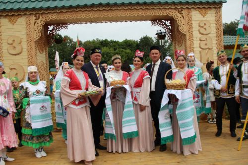 Заинское подворье украсило Сабантуй в Казани