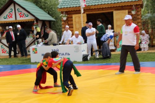 Заинское подворье украсило Сабантуй в Казани
