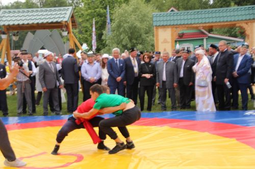 Заинское подворье украсило Сабантуй в Казани