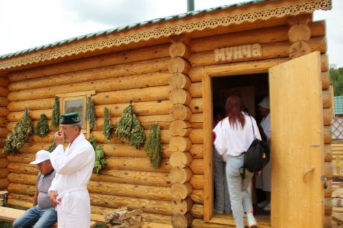 Заинское подворье украсило Сабантуй в Казани