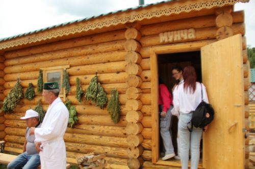 Заинское подворье украсило Сабантуй в Казани