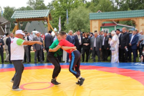 Заинское подворье украсило Сабантуй в Казани