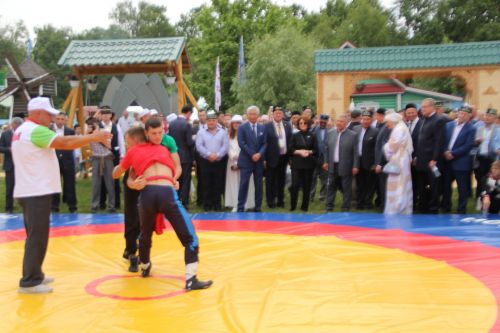 Заинское подворье украсило Сабантуй в Казани