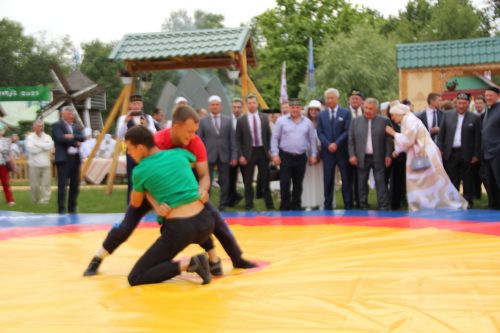 Заинское подворье украсило Сабантуй в Казани