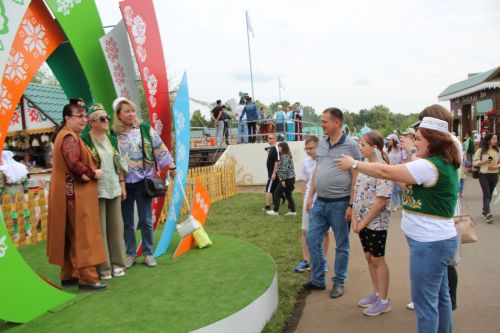 Заинское подворье украсило Сабантуй в Казани