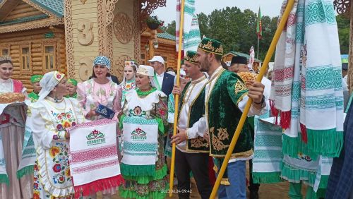 Раис Республики Татарстан посетил Заинское подворье на празднике Сабантуй