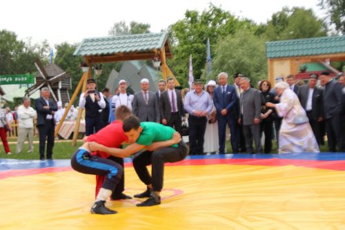 Заинское подворье украсило Сабантуй в Казани