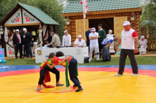 Заинское подворье украсило Сабантуй в Казани