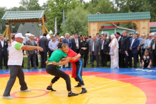 Заинское подворье украсило Сабантуй в Казани