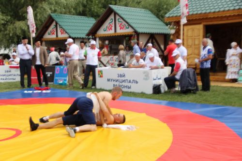 Заинское подворье украсило Сабантуй в Казани