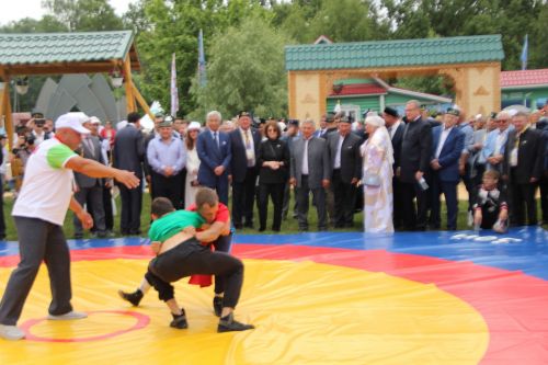 Заинское подворье украсило Сабантуй в Казани