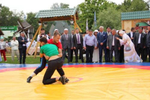Заинское подворье украсило Сабантуй в Казани