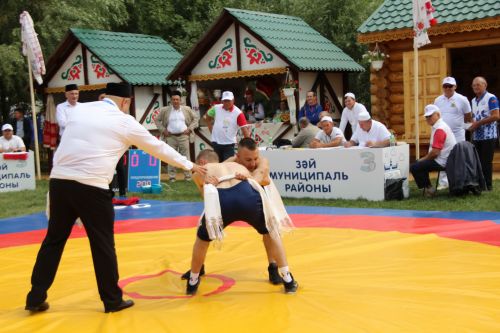 Заинское подворье украсило Сабантуй в Казани