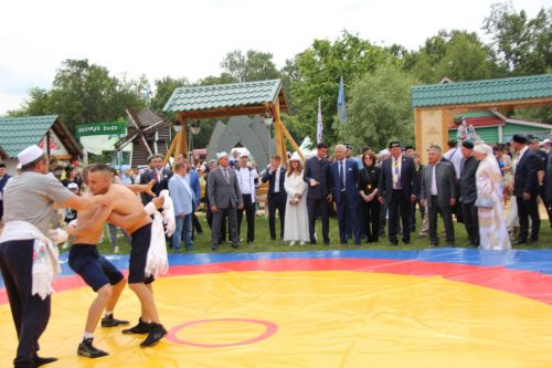 Заинское подворье украсило Сабантуй в Казани
