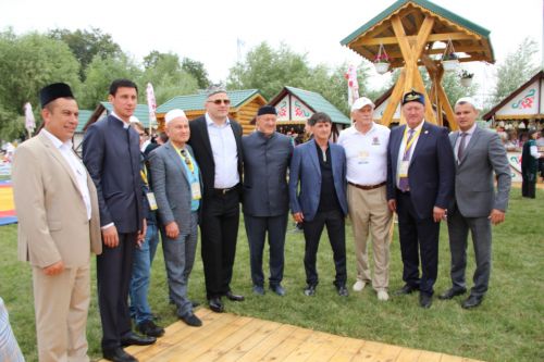 Заинское подворье украсило Сабантуй в Казани