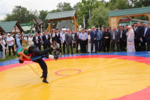 Заинское подворье украсило Сабантуй в Казани