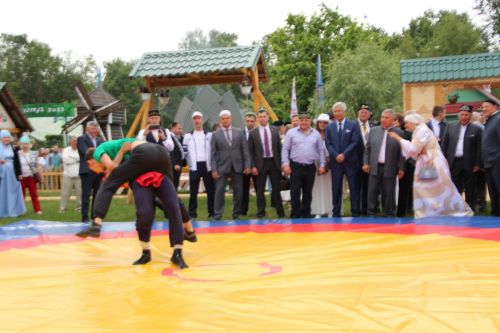 Заинское подворье украсило Сабантуй в Казани