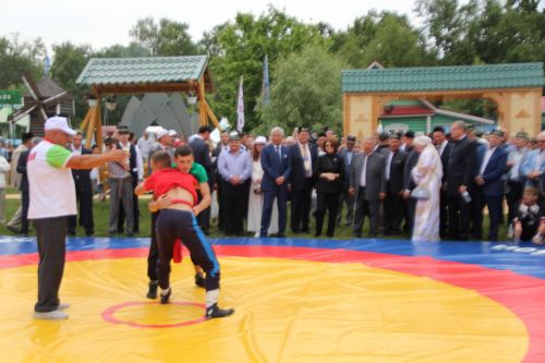 Заинское подворье украсило Сабантуй в Казани