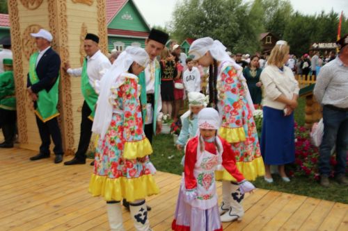 Заинское подворье украсило Сабантуй в Казани