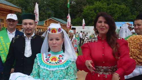 Раис Республики Татарстан посетил Заинское подворье на празднике Сабантуй