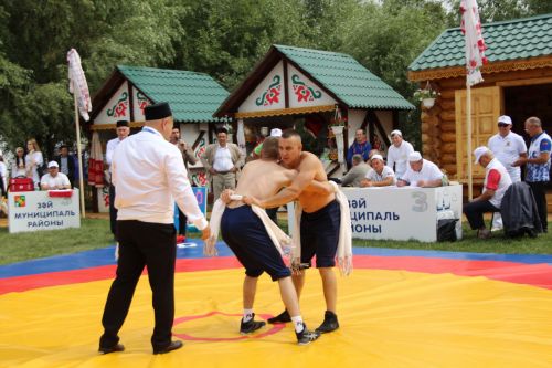 Заинское подворье украсило Сабантуй в Казани