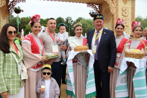 Заинское подворье украсило Сабантуй в Казани