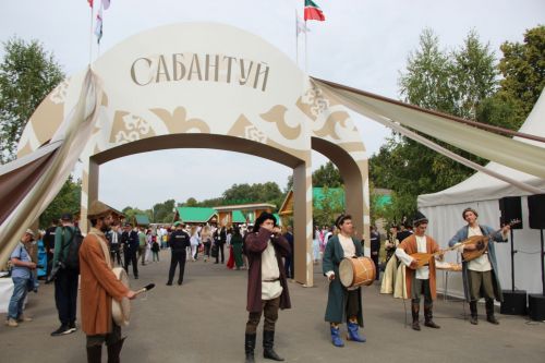 Заинское подворье украсило Сабантуй в Казани