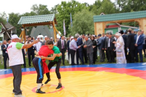 Заинское подворье украсило Сабантуй в Казани