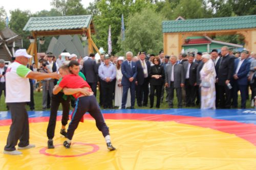 Заинское подворье украсило Сабантуй в Казани