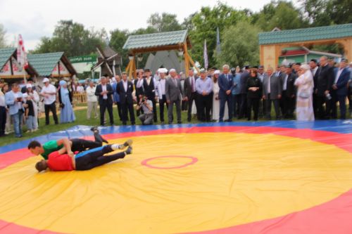 Заинское подворье украсило Сабантуй в Казани