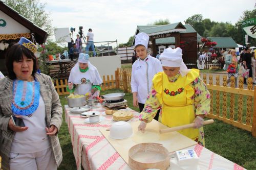 Заинское подворье украсило Сабантуй в Казани