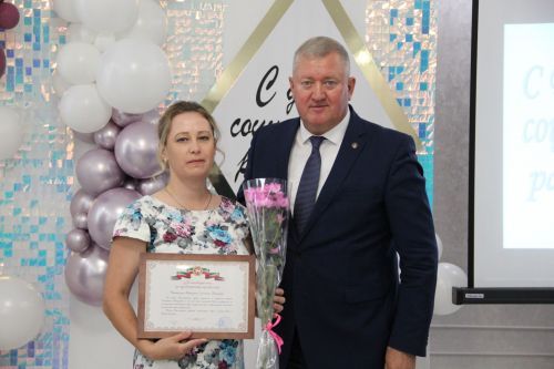 Заинские соцработники получили награды в честь профессионального праздника
