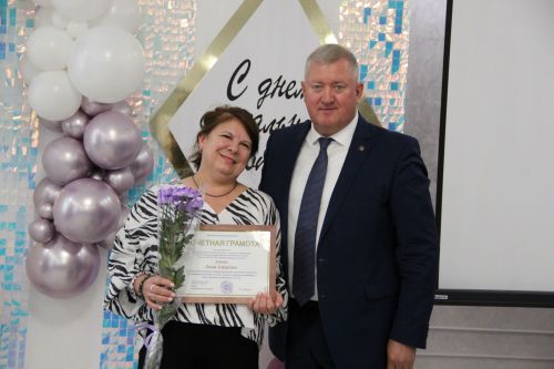 Заинские соцработники получили награды в честь профессионального праздника