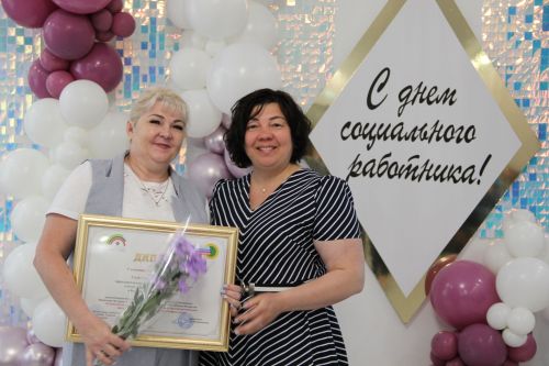 Заинские соцработники получили награды в честь профессионального праздника