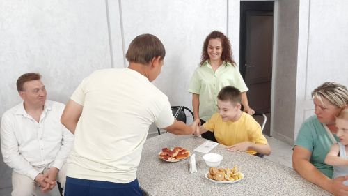 Родителей особенных детей поздравили с Днем семьи, любви и верности
