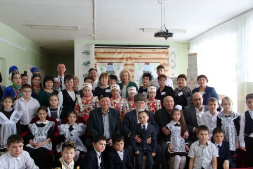 Одной большой семьей живет Нижнебишевская школа