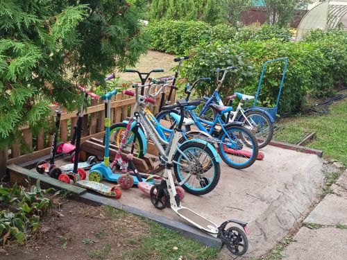 Юные самокатчики показали, как нужно переходить проезжую часть дороги