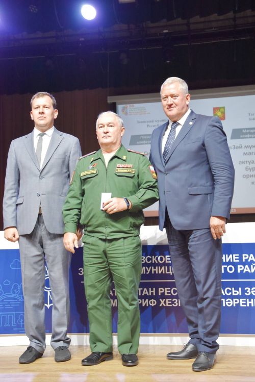 Педагоги в Заинске получили новые ведомственные награды