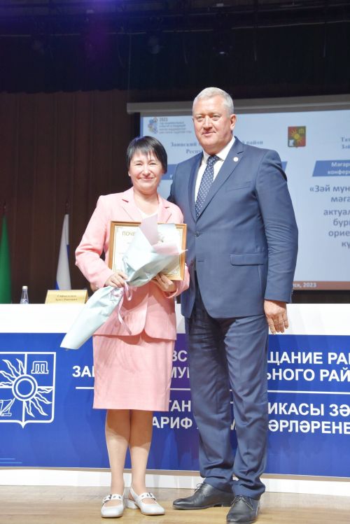 Педагоги в Заинске получили новые ведомственные награды
