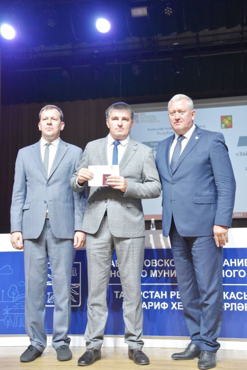 Педагоги в Заинске получили новые ведомственные награды