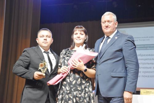 Педагоги в Заинске получили новые ведомственные награды
